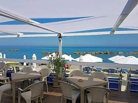 Bed and breakfast Rometta 3*
